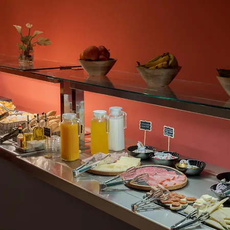 Livvo La Escarlata Hotel