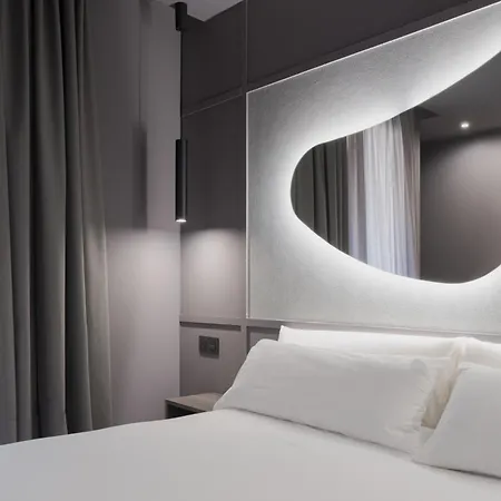 Livvo La Escarlata Hotel