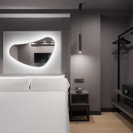 Livvo La Escarlata Hotel